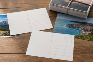 Carte postale taille standard : quelles dimensions choisir ?