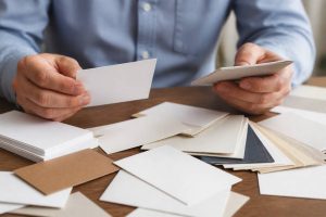 Carte format : comment choisir le bon support pour vos communications
